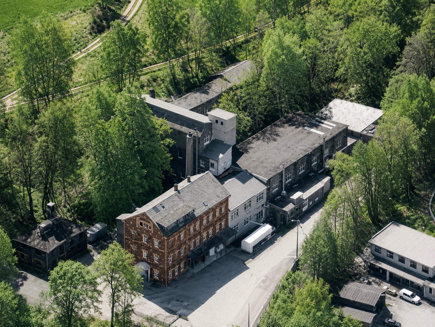 Luftaufnahme des Firmengeländes der Textilpflege GmbH Auerbach